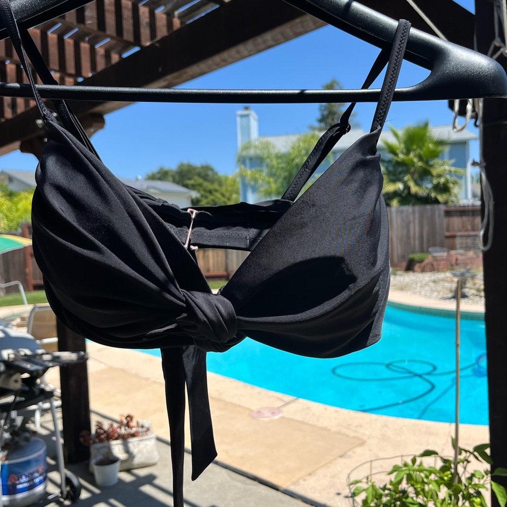 Black bikini top 38D